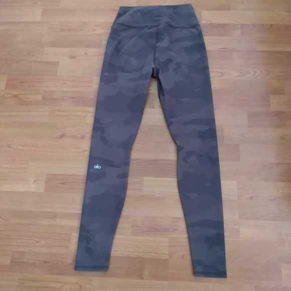 ALO YOGA Camo Vapor High Waist‎ Leggings - Picture 8 of 9